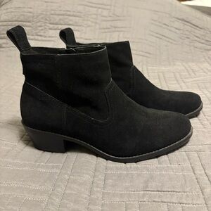 VIONIC Vera Black Suede Water Resistant Ankle Boots Booties - Women’s 7.5